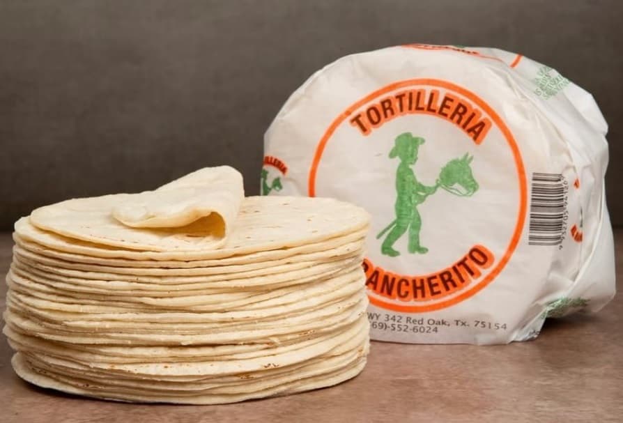 Fresh handmade corn and flour tortillas at Tortilleria El Rancherito